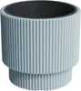 A light gray planter with a fluted texture and a black inner liner, shown against a white background. Anteprima dell’immagine prodotto