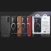 A display of multiple phone cases in different colors, with one case in its packaging. Anteprima dell’immagine prodotto