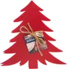 A red felt Christmas tree decoration with a tag and twine. Voir les images du produit