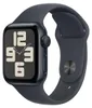 A close-up studio shot of an Apple Watch. Voir les images du produit