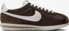 A side view of a Nike Cortez sneaker. Produktbild-Vorschau