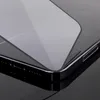 A close-up shot of the corner of a smartphone with a screen protector applied. Anteprima dell’immagine prodotto