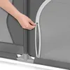 A hand is shown zipping up a mesh playpen. Anteprima dell’immagine prodotto