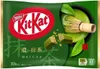 The image shows the packaging of KitKat Matcha flavored chocolate bars. Anteprima dell’immagine prodotto