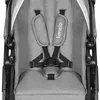 A close-up view of a gray baby stroller seat with a 5-point harness system. Produktbild-Vorschau