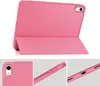 A pink tablet case is shown in a folded position, propped up to display its stand feature. Below the main image are three close-up shots of the case, highlighting its camera cutout, side buttons, and charging port. Anteprima dell’immagine prodotto