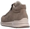 Das Bild zeigt einen beige Freizeitschuh aus glattem Material mit einem dicken weißen Sohlenprofil Die Schnürung ist mittig zu erkennen und die Schuhspitze zeigt nach links Der Schuh ist von der rechten Seite zu sehen Vista previa de la imagen del producto