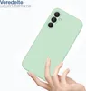 A hand holding a light green phone case. Produktbild-Vorschau