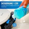 A hand is pouring a blue liquid cleaner from a bottle into a robot vacuum cleaner's water tank. Text overlays provide instructions and product benefits. Produktbild-Vorschau