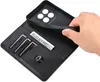 A hand is shown inserting a phone into a black leather wallet case. Produktbild-Vorschau