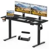A black adjustable standing desk with two monitors, a laptop, keyboard, mouse, and accessories. Anteprima dell’immagine prodotto