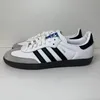 A pair of Adidas Samba sneakers shown from a side-diagonal angle on a white background. Voir les images du produit