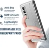 A hand holding a silver smartphone case. Anteprima dell’immagine prodotto