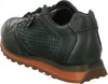 A side view of a green sneaker with an orange sole against a white background. Voir les images du produit