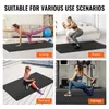 Collage of four images showing a yoga mat being used in different scenarios: living room, bedroom, terrace, and garage. Voir les images du produit