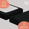 Two black fitted sheets are shown, with one on a bed base. Overlay text highlights features. Anteprima dell’immagine prodotto