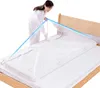 A woman is shown demonstrating how to use a large vacuum storage bag on a mattress. Produktbild-Vorschau