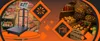 A digital scale is shown in a supermarket setting, with produce and jars in the background. Decorative orange diamond shapes with icons are overlaid on the image. Voir les images du produit