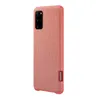 A red phone case with a textured pattern is shown against a white background. Voir les images du produit