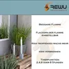 Two LED candles are placed on a wooden surface in front of a potted plant and a mirror. Text overlays describe the features of the candles. Produktbild-Vorschau