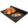 A roasted chicken and some sliced chicken pieces are placed on a black grill mat. Produktbild-Vorschau
