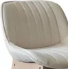 Close-up of the seat and backrest of a chair. Voir les images du produit