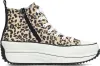 A single high-top sneaker with a leopard print pattern. Produktbild-Vorschau