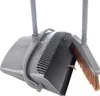 A close-up view of a gray dustpan and brush set against a white background. Anteprima dell’immagine prodotto