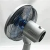 A close-up, diagonal view of a white Rowenta fan against a light background. Anteprima dell’immagine prodotto