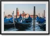 Venezianische Gondeln auf dem Wasser Italien– Wandbild mit Produktbild-Vorschau 1
