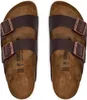 A top-down view of a pair of Birkenstock Arizona sandals. Anteprima dell’immagine prodotto