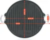 A top-down view of a round cast iron grill plate with measurement indicators. Podgląd zdjęcia produktu