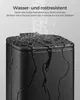 A black trash can with water pouring on its lid and sides, demonstrating its water-resistant feature. Produktbild-Vorschau