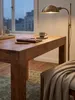 Esstisch aus honigfarbenem Akazie-Massivholz im Einsatz Esszimmer dekoriert mit Styling-Accessoires Wohnatmosphäre gemütlich eingerichtet Wohnen Einrichtung Interior Zuhause Design_#sku_BARWL1.442# Produktbild-Vorschau