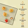 A cooling rack with pastries and a strawberry on it, next to a list of product features. Produktbild-Vorschau