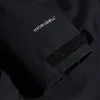 Detailaufnahme der RG Alpha 2.0 Jacke von Berghaus mit HYDROSHELL®-Technologie. Náhled obrázku produktu