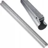 A close-up, angled view of a long, silver metal tool with a textured surface along one edge, set against a white background. A smaller inset image shows a closer view of the textured end of the tool. Voir les images du produit