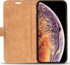 A brown leather wallet case for an iPhone XS Max is shown open, displaying the phone's screen. Produktbild-Vorschau