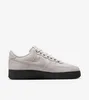 A studio shot of a single Nike Air Force 1 '07 sneaker. Produktbild-Vorschau