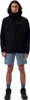 Schwarze wasserdichte Deluge Pro 3.0 Jacke von Berghaus; getragen von einem Mann in kurzen Hosen und sportlichen Schuhen. Anteprima dell’immagine prodotto