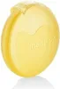 A close-up, isolated shot of a yellow Medela contact nipple shield with its storage box. Anteprima dell’immagine prodotto