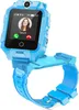 A blue smartwatch for children is shown with a picture of a woman on the screen, indicating an incoming call from 'Mom'. Produktbild-Vorschau