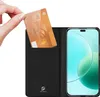 A hand inserts a credit card into a black phone case with a built-in wallet, next to a smartphone. Produktbild-Vorschau