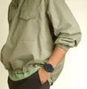 A person wearing a green jacket and a dark green watch. Produktbild-Vorschau