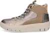 A side view of a women's high-top sneaker. Voir les images du produit