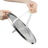 Hands holding a metal lid with a white silicone seal. Produktbild-Vorschau