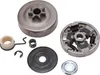 A collection of chainsaw clutch parts laid out on a white background. Voir les images du produit