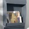Boîte aux lettres HOMCOM avec couvercle, serrure et fenêtre Voir les images du produit 8