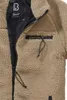 Close-up of a beige fleece jacket with a black zipper and pocket. Anteprima dell’immagine prodotto