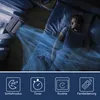 A man sleeping in bed with a cooling device blowing air towards him, with feature icons below. Produktbild-Vorschau